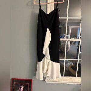 Christian Siriano black and white  dress 
!!! NWT!!! 
Size XL